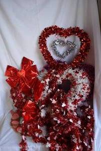 lot 307 image: Valentines Wreathes and Decorations