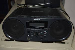 lot 318 image: Sony Radio and CD Player