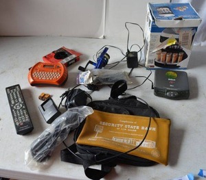 lot 417 image: Coin Sorter, RCA CD Player, Fishing Line, Brother Label Maker