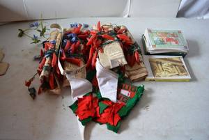 lot 418 image: Chili Pepper Lights, Knitted Coasters, and Greeting Cards