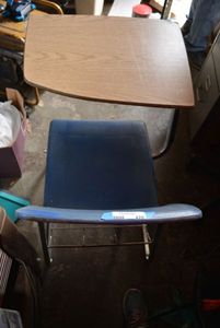 lot 420 image: Student School Desk for Middle and High school