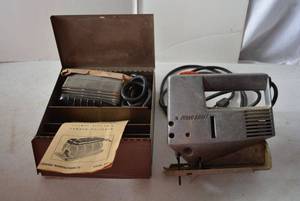 lot 423 image: Vintage Tools PowerKraft Scroll Saw, and Dremel Electric Sander Polisher Model 2000