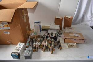 lot 427 image: Fuses, Thermostats, Circuit Board for Carrier, see Pictures