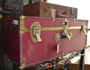 lot 426 image: Seward Trunk and Vintage Briefcase as shown