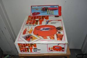 lot 391 image: Woodburning Pen Set (Unopened) and SpinArt Painter Set (needs new paint)