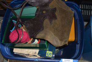 lot 466 image: Purse and Craft Items as Shown