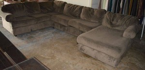 lot 480 image: 3 Piece Sectional