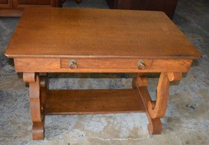 lot 482 image: Vintage Rift-Cut Oak Library Desk From Hannahs Furniture of Kenosha, WIS
