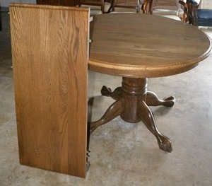 lot 494 image: Round Kitchen Table with 1 Leaf, Claw Feet
