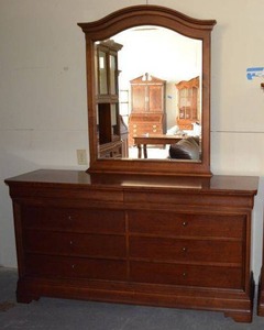 lot 469 image: Thomasville Impressions Dresser and Mirror (Matches Lot 479)