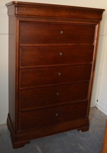 lot 479 image: Thomasville Impressions 5 Drawer Dresser, Dovetail Drawers (Matches Lot 469)