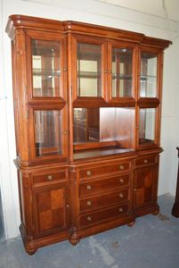 lot 475 image: Lighted ChinaBuffet Cabinet in Cherry Veneer, 2 Pieces, Glass Shelves