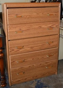 lot 519 image: 5 Drawer Dresser