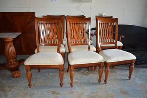 lot 474 image: 8 Chair Set In Cherry Veneer (Matches Lot 473 - Table Not Included)