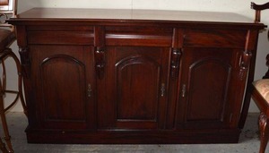 lot 477 image: Mahogany Kitchen Buffet Cabinet (Matches Lot 476 and 478)