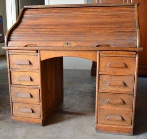 lot 525 image: Antique Oak Roll Top Desk, Late 1800s