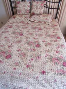 lot 31 image: Bedding Roses- quilt, pillow shams, bedspread, and dust ruffle
