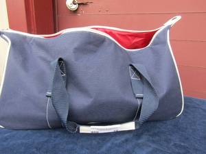 lot 38 image: Dallas Cowboy sweater size Large and gym bag