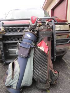 lot 43 image: Quasar golf bag with clubs-Merit, Rivera, power built driver and blue bag with Lynx  and Daywager clubs
