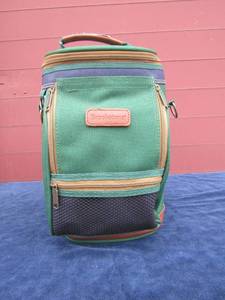 lot 50 image: Green and blue Brookstone lunch bag