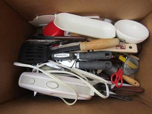 lot 66 image: Toast master electric knife, spoons, kitchen utensils