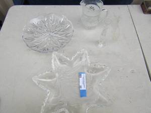 lot 89 image: Star crystal  platter 12 X 12  and divided platter 10  SM. PITCHER