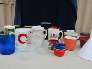 lot 86 image: Lot of coffee mugs and salsa bowls