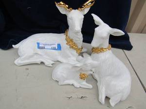 lot 116 image: 3 deer white glass with gold accents