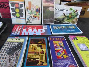 lot 132 image: Box of maps (world and states)
