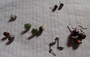 lot 175 image: 6 pair 1 single earrings, Tiger eye, silver post cloi sone, jade painted bead and glass bead