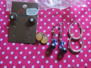 lot 190 image: 5 pair earrings 2 silver hoop 1 silver post 1 yellow glass 1 black aqua bead