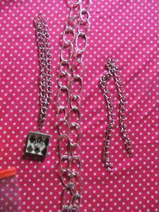 lot 197 image: Inspirational double sided silver necklace 1 silver beltnecklace and 1 chain