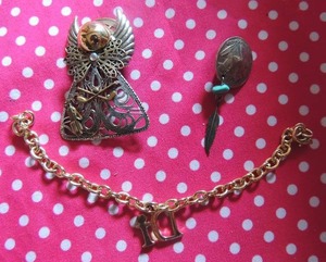 lot 161 image: Buffalo head nickel lapel pin golfing angel  and gold tone bracelet