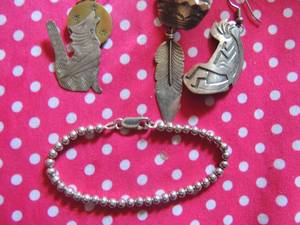 lot 166 image: Silver lot 16 gms TW -pair of BOHO earrings, one single earring and 6  beaded bracelet