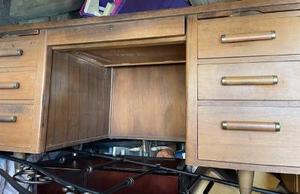 lot 10 image: Wooden desk 7 drawers