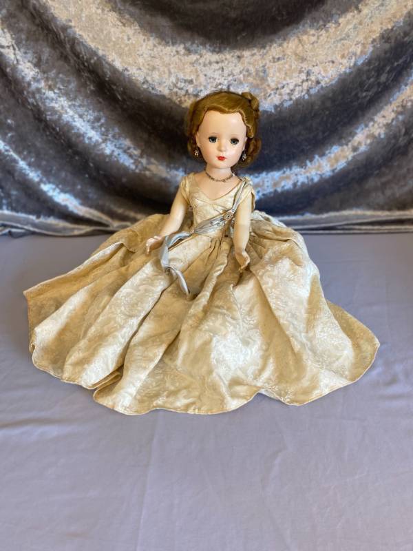 lot 180 image: Madame Alexander Collector Doll with Gold Dress