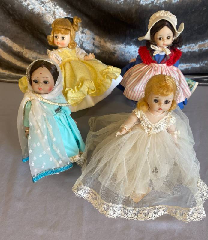 lot 175 image: Sound of Music Madame Alexander Collector Dolls