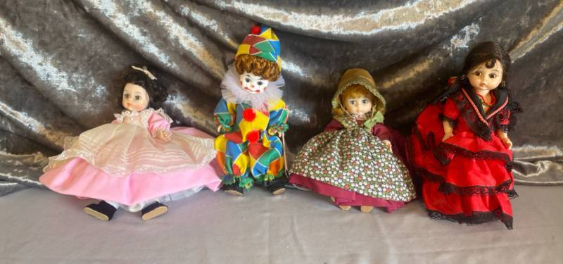 lot 166 image: Beth Denmark Spanish Clown Madame Alexander Collector Dolls