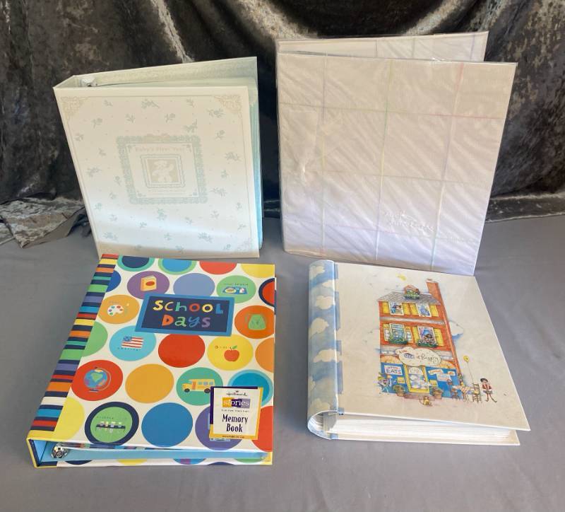 lot 162 image: Hallmark Memory Books