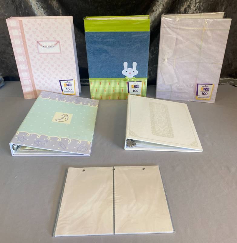 lot 160 image: Hallmark PhotoScrapbook Albums