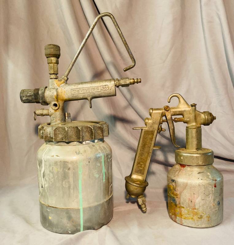 lot 107 image: 2 Air Spray Gun Air Compressor Tools