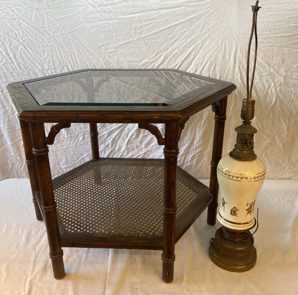 lot 88 image: Vintage glass top table & lamp