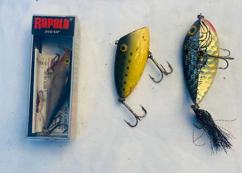 lot 8 image: 3 Fishing Lures