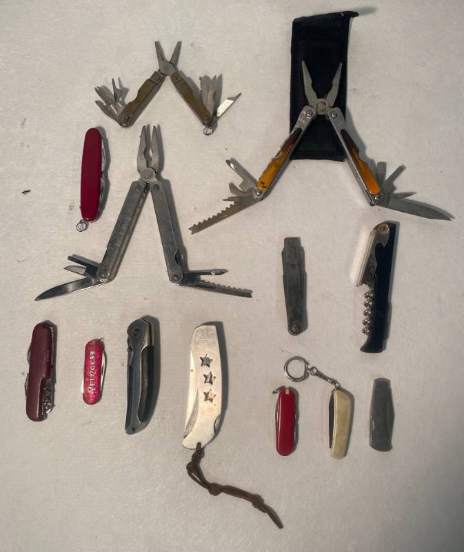 lot 142 image: Multi Tool Plyers, Misc Pocket knives, and Swiss Knives and a performance Tool