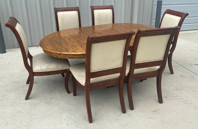 lot 183 image: Dining Table and 6 Chairs