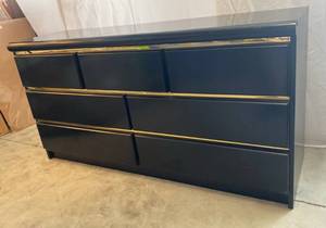 lot 108 image: 7 Drawer Broyhill Dresser