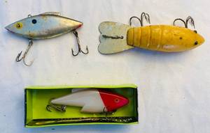 lot 18 image: 3 Fishing Lures
