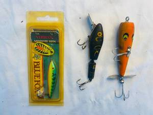 lot 20 image: 3 Fishing Lures