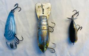 lot 123 image: 3 Fishing Lures