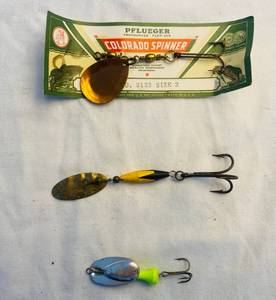 lot 126 image: 3 Spinner Bait Fishing Lures